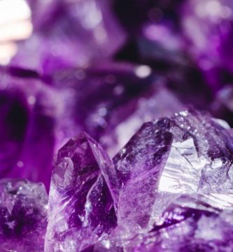 Piedras turmalina violeta